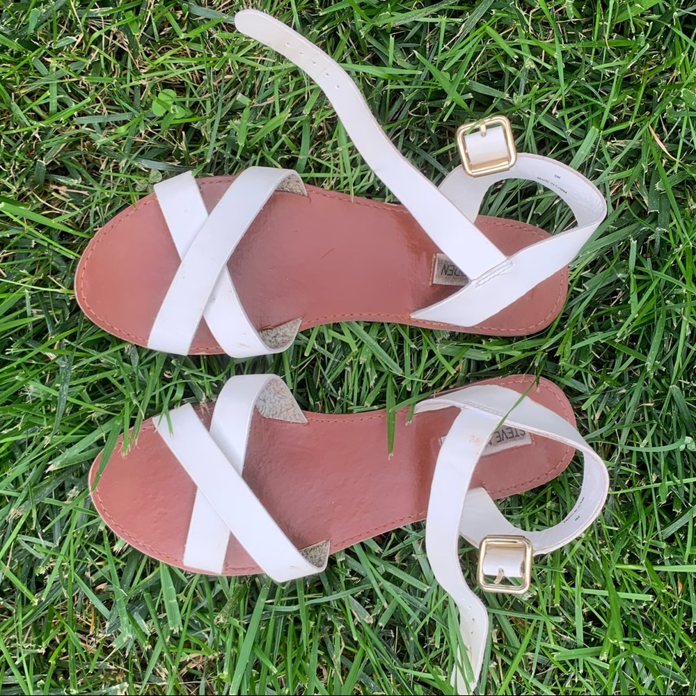 {Steve Madden} White Sandals